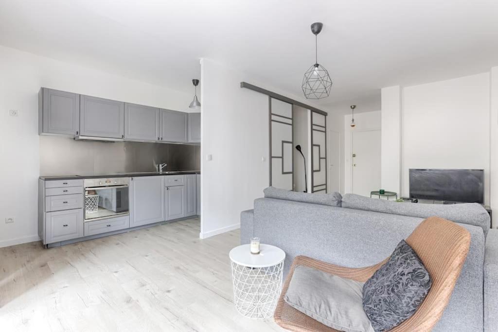 Appartement Champs Elysees Haussmann Charming 1br Parijs